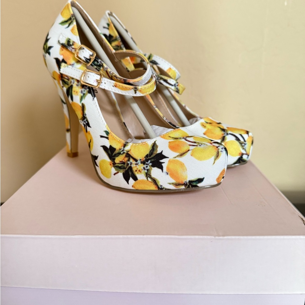 JustFab Yellow Lemon Print Heels